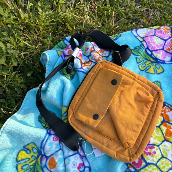 Urban Outfitters Other - uo square messenger bag 🧺